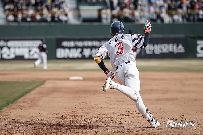 7년간 홈런 고작 4개였는데…3월 한달 '3홈런 폭발'→끝내 개막 엔트리 합류!