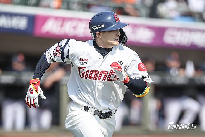 7년간 홈런 고작 4개였는데…3월 한달 '3홈런 폭발'→끝내 개막 엔트리 합류!