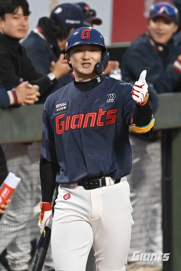 7년간 홈런 고작 4개였는데…3월 한달 '3홈런 폭발'→끝내 개막 엔트리 합류!