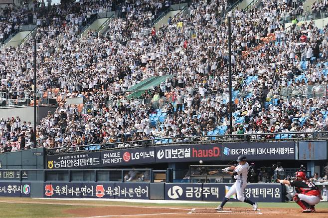 4년 연속 전 구장 매진·최다 안타 강민호, 개막전 기록 쏟아진다