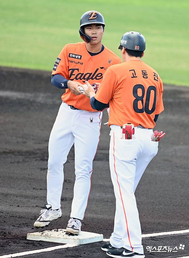 '한화 1R 신인' 개막 엔트리 승선, 선배들도 이 선수 주목한다…