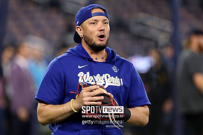 김혜성 알뜰살뜰 챙겼는데 은퇴라니…다저스 83억 유틸리티맨, 눈물 펑펑 쏟은 사연 왜?