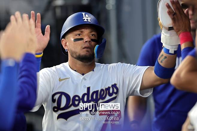 김혜성 알뜰살뜰 챙겼는데 은퇴라니…다저스 83억 유틸리티맨, 눈물 펑펑 쏟은 사연 왜?