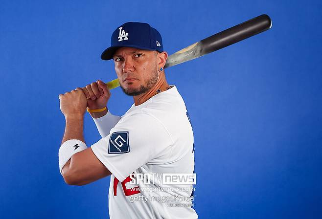 김혜성 알뜰살뜰 챙겼는데 은퇴라니…다저스 83억 유틸리티맨, 눈물 펑펑 쏟은 사연 왜?