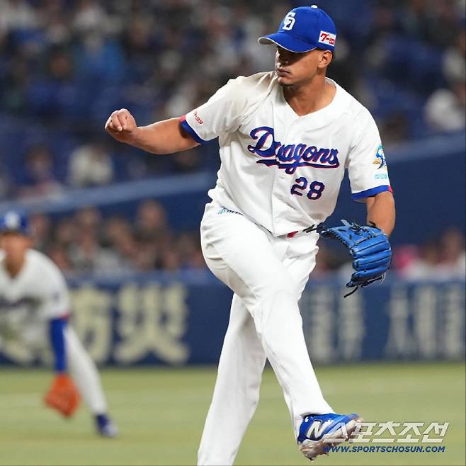 한국전 2이닝 완벽투는 허상이었나…도미니카 출신 마무리 9회 ⅓이닝 4실점, 좌완 에이스는 1⅔이닝 8실점, 개막전서 붕괴 WBC 대표 출신 투수들[민창기의 일본야구]