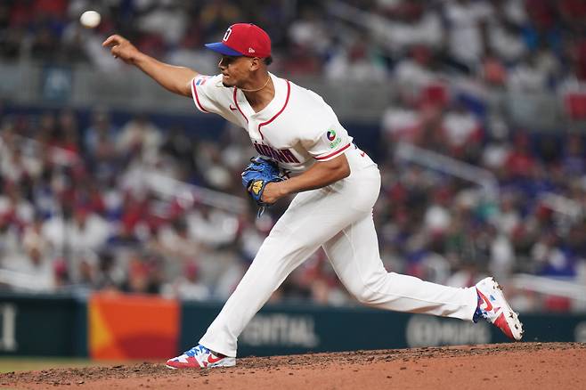 한국전 2이닝 완벽투는 허상이었나…도미니카 출신 마무리 9회 ⅓이닝 4실점, 좌완 에이스는 1⅔이닝 8실점, 개막전서 붕괴 WBC 대표 출신 투수들[민창기의 일본야구]