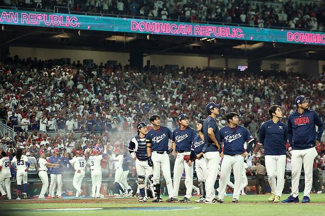 한국전 2이닝 완벽투는 허상이었나…도미니카 출신 마무리 9회 ⅓이닝 4실점, 좌완 에이스는 1⅔이닝 8실점, 개막전서 붕괴 WBC 대표 출신 투수들[민창기의 일본야구]