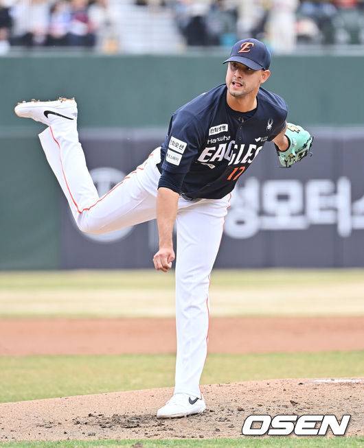 한화 '무려 18년 만에' 홈 개막전, 새 얼굴 에르난데스 첫선…폰세-와이스 공백 지울까