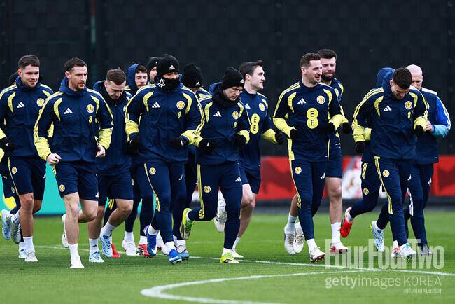 '아시아 최강' 일본전 앞두고 잔뜩 떨고 있나...