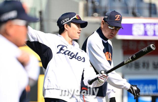 '김상수-김도영 소환' 한화 19살 괴물루키 대반전, 어떻게 1021승 명장이 반했나…김경문 파격 선언