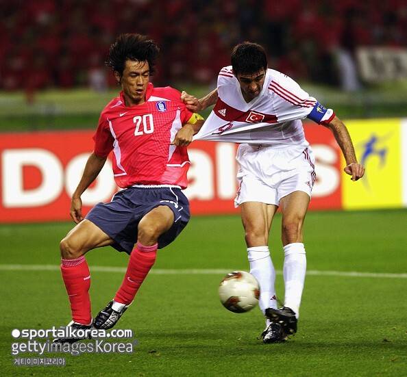 '홍명보 실책→단 11초 만에 실점' 韓대표팀 좌절 안긴 월드컵 영웅, '국가의 적' 낙인찍힌 뒤 흔적 지워지고 있다...'안타까운 상황'