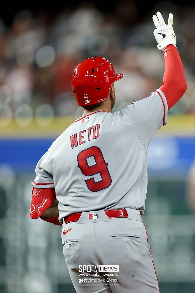 한화 떠나지 말걸 그랬나…와이스 ML 첫 등판서 홈런 쇼크, 157km 강속구에도 고개 숙였다