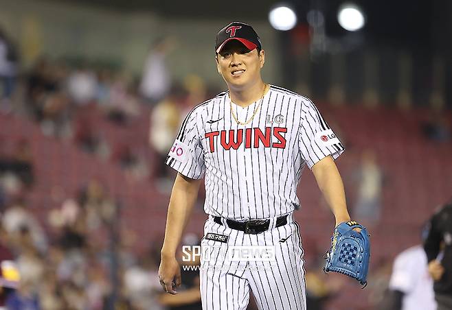 우승팀 개막전 선발이 왜이래, LG 치리노스 1회부터 6실점 난타→2회 배재준 긴급 투입