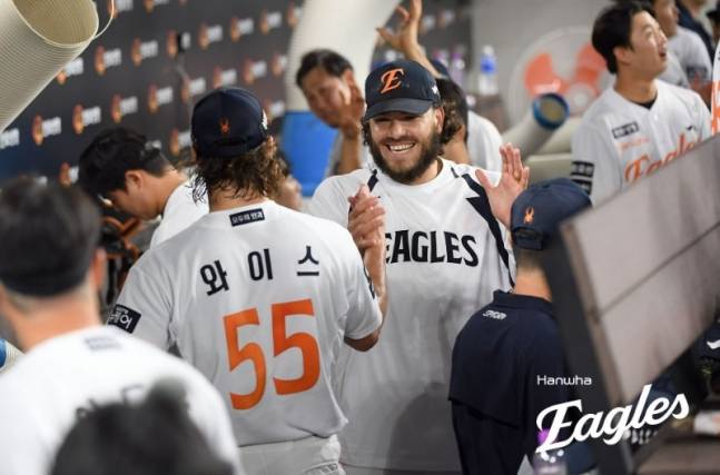 '4회까진 완벽→5회 볼볼볼→4실점 와르르' 한화 에르난데스, 154㎞ 뱀직구에도 '폰-와 대체자'로는 아직... [대전 현장]