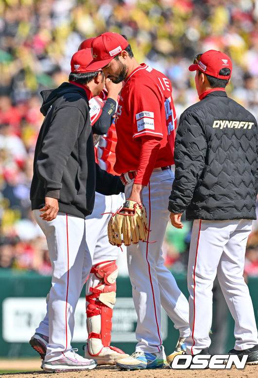 ‘1선발 자신했는데…’ 153km 한국계 에이스, 안타→안타→볼넷→안타→강판…5회도 못채웠다 [오!쎈 인천]