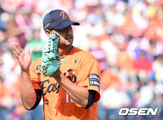 폰세와 아름다운 이별 불가능한가, 한화 새 외인 KBO 데뷔전서 4사사구 4실점…94구로 5이닝 못 버텼다 [오!쎈 대전]