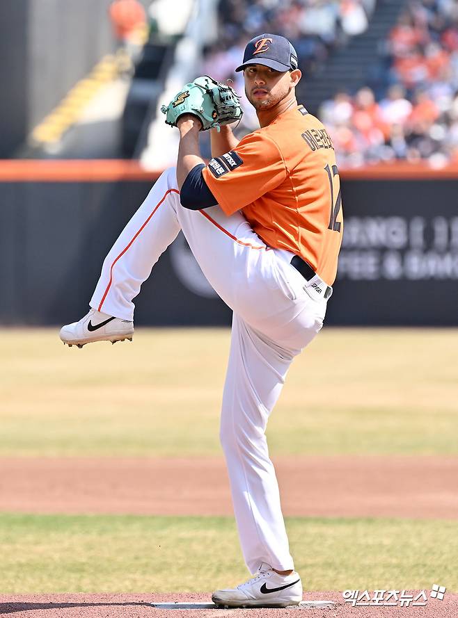 '벌써 폰세 그리우면 안 되는데' 베네수엘라 특급 韓 데뷔전 쓴맛, 4⅔이닝 4볼넷 4실점 [대전 라이브]