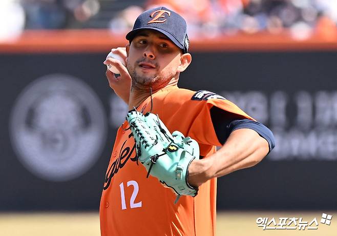 '벌써 폰세 그리우면 안 되는데' 베네수엘라 특급 韓 데뷔전 쓴맛, 4⅔이닝 4볼넷 4실점 [대전 라이브]