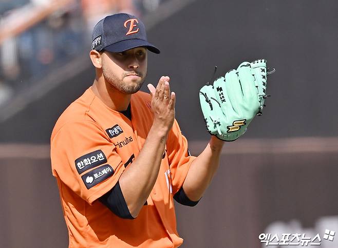 '벌써 폰세 그리우면 안 되는데' 베네수엘라 특급 韓 데뷔전 쓴맛, 4⅔이닝 4볼넷 4실점 [대전 라이브]