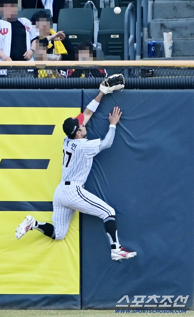 우승팀이 맹추격에도 7-11 개막전 대패라니. 2023년에도 KT에 6-11패배→우승. 평행이론?[잠실 현장]