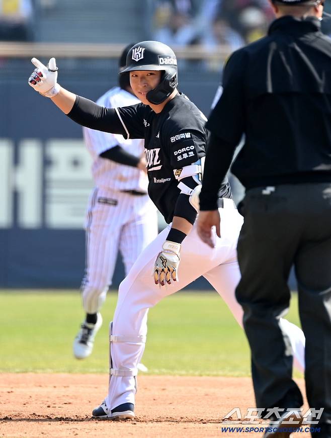 우승팀이 맹추격에도 7-11 개막전 대패라니. 2023년에도 KT에 6-11패배→우승. 평행이론?[잠실 현장]