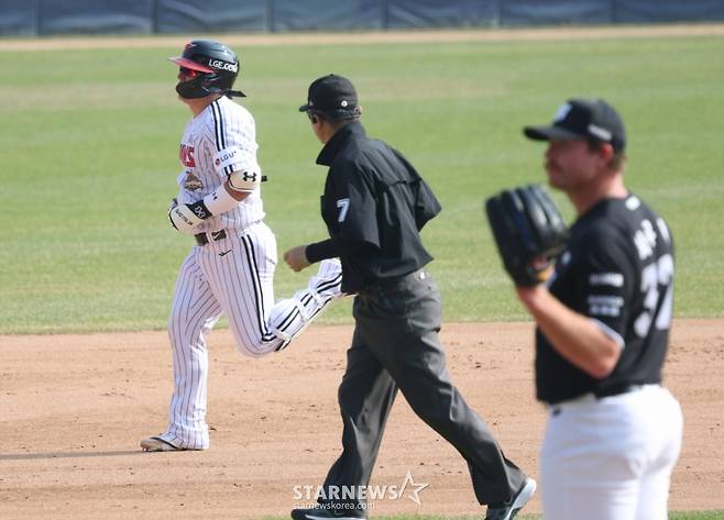 '고졸 신인 이강민 데뷔전 3안타! 30년 만에 역사 썼다' KT, LG에 11-7 승리 [잠실 현장리뷰]