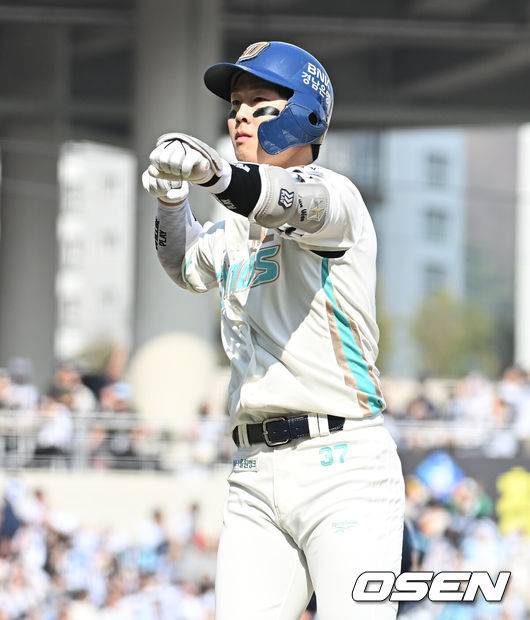 '132억 클래스 봤나' 개막전 유일 토종 선발 일냈다! 구창모 5이닝 무실점+박건우 결승 스리런…NC, 두산에 6-0 완승 [창원 리뷰]