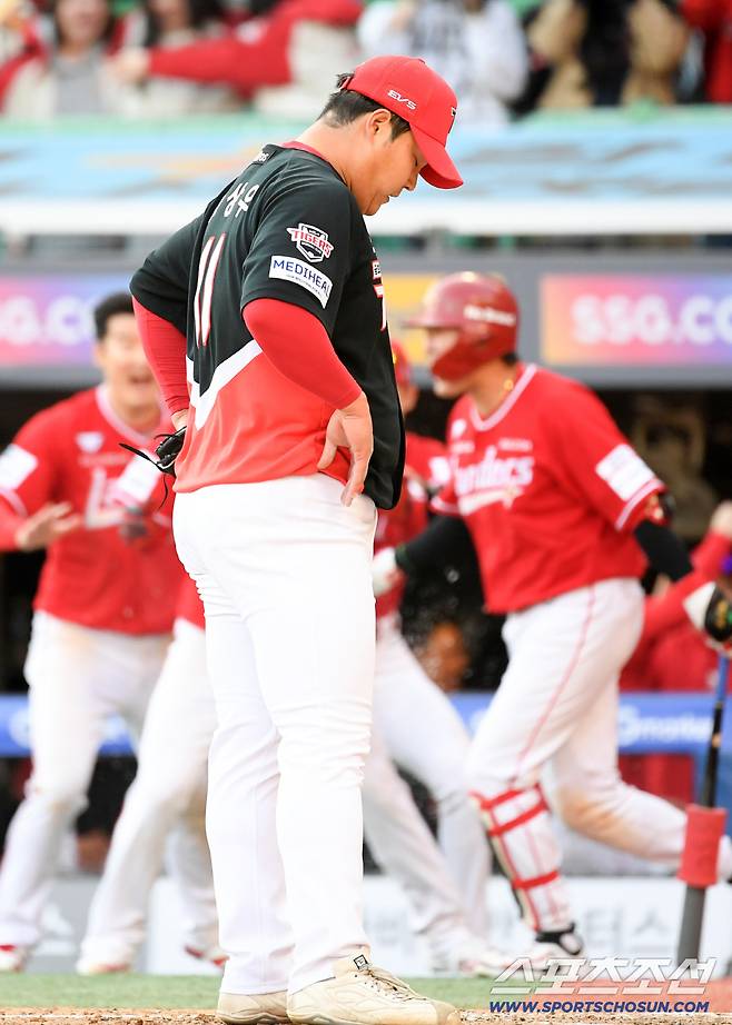 '다 잡은 개막전 날렸다' 마무리 정해영 흔들, 조상우 끝내기 폭투...KIA 9회 대참사 [인천 현장]