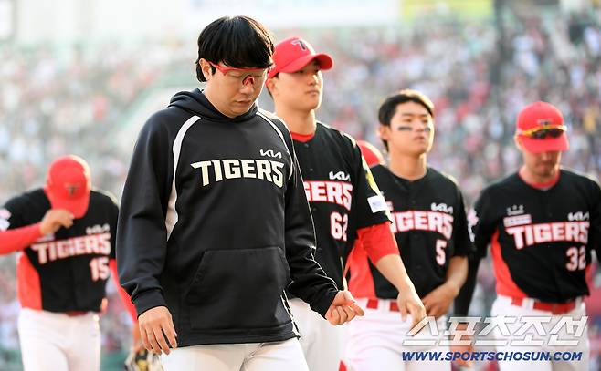 '다 잡은 개막전 날렸다' 마무리 정해영 흔들, 조상우 끝내기 폭투...KIA 9회 대참사 [인천 현장]