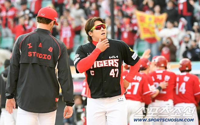 '다 잡은 개막전 날렸다' 마무리 정해영 흔들, 조상우 끝내기 폭투...KIA 9회 대참사 [인천 현장]