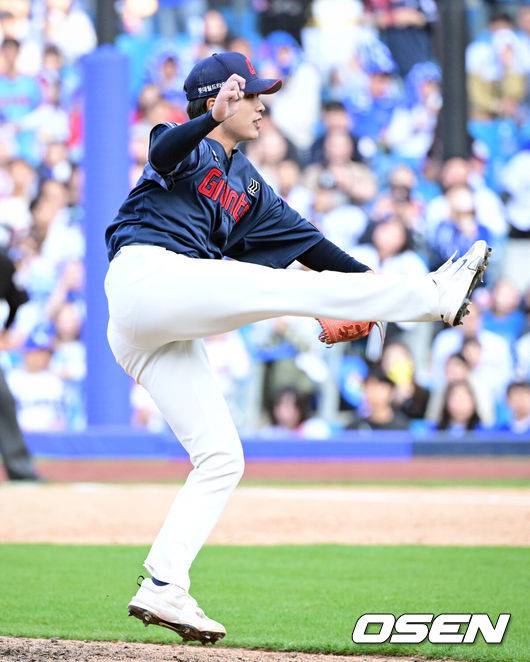 대박! 롯데 최초 신인 개막전 세이브라니! 롯데 박정민, 9회 만루→연속 삼진→첫 세이브…”너무 좋은 피칭” 튼동도 완전 반했네 [오!쎈 대구]