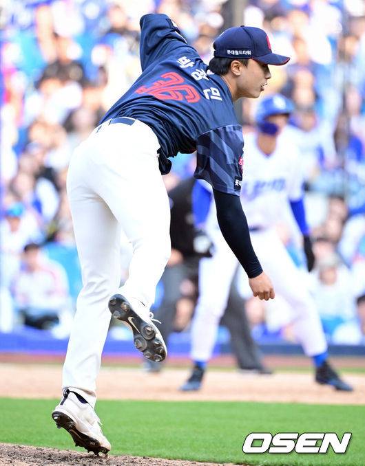 대박! 롯데 최초 신인 개막전 세이브라니! 롯데 박정민, 9회 만루→연속 삼진→첫 세이브…”너무 좋은 피칭” 튼동도 완전 반했네 [오!쎈 대구]