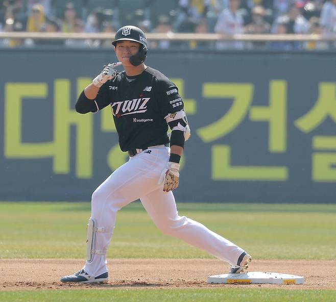 한화 강백호, 연장 11회 말 안타…기아 29년 만에 개막전 끝내기 폭투 패