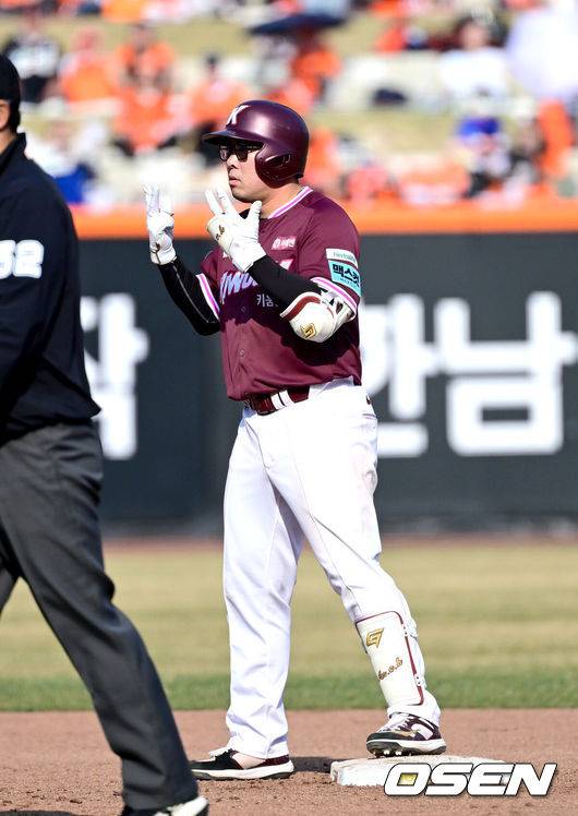 '도파민 폭발' 한화 개막전부터 화끈하다! 문현빈 추격타→노시환 동점타→강백호 끝내기, 연장 11회 끝 키움에 10-9 대역전 드라마 [대전 리뷰]