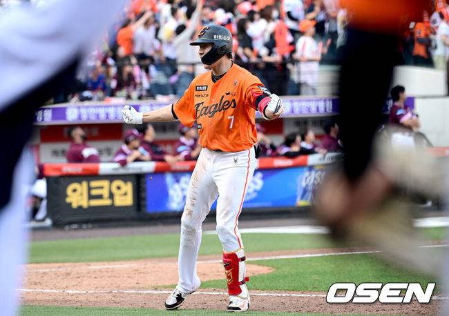 '도파민 폭발' 한화 개막전부터 화끈하다! 문현빈 추격타→노시환 동점타→강백호 끝내기, 연장 11회 끝 키움에 10-9 대역전 드라마 [대전 리뷰]