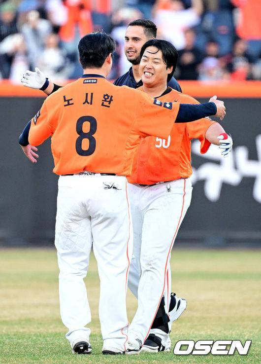 '도파민 폭발' 한화 개막전부터 화끈하다! 문현빈 추격타→노시환 동점타→강백호 끝내기, 연장 11회 끝 키움에 10-9 대역전 드라마 [대전 리뷰]