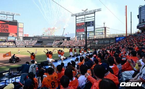 '미라클 한화' 10타수 무안타 '407억 듀오'가 사고쳤다, 11회 노시환 동점타→강백호 끝내기... 키움에 개막전 3연패 끊었다 [대전 현장리뷰]