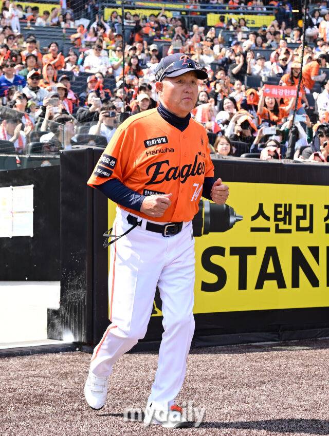 이러니 한화 팬들이 문현빈+노시환+강백호에 반하지, 7294일 만에 이 기록이라니…김경문