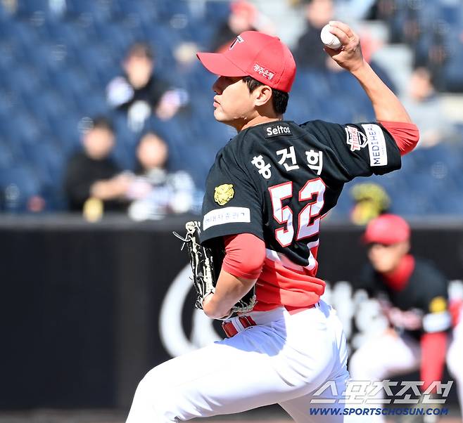 7억 몸값 불펜이 2군행...양과 질 모두 넘친다던 KIA 불펜의 '아이러니컬한 비극' [인천 현장]