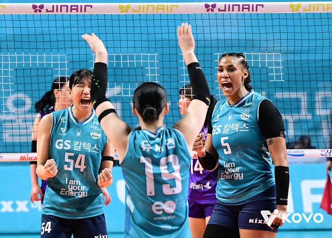 장충의 기적 코앞…GS칼텍스, 현대건설 완파하고 챔프전 진출 [쿠키 현장]