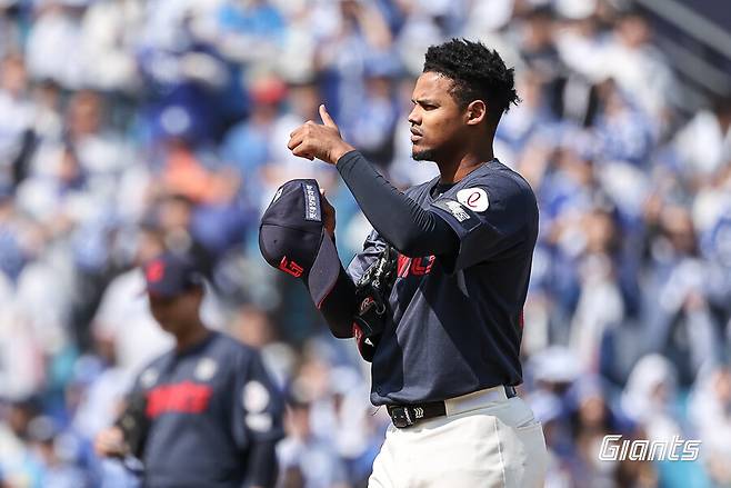 1시간 넘도록 전력분석 영상에 매달렸다…롯데 157km 에이스, 이렇게나 진심이었다