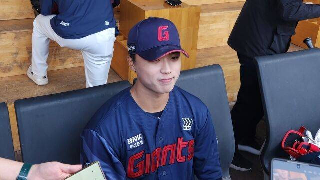 3점 차 9회 2사 만루에서 '미소'라니, 美친 강심장 신인 투수 탄생했다…