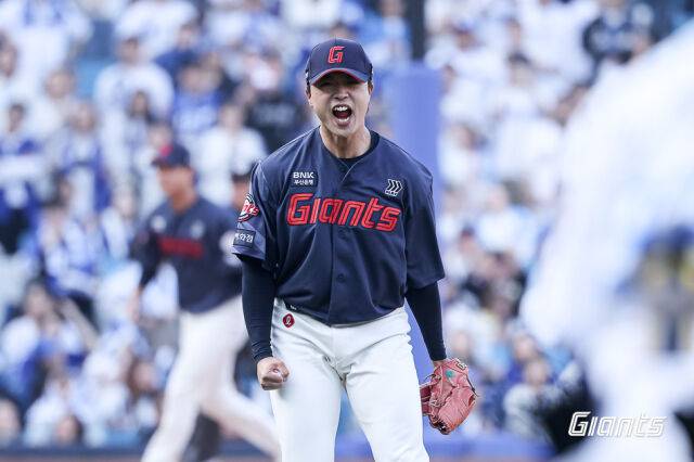 3점 차 9회 2사 만루에서 '미소'라니, 美친 강심장 신인 투수 탄생했다…