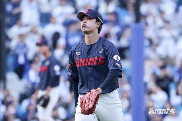 3점 차 9회 2사 만루에서 '미소'라니, 美친 강심장 신인 투수 탄생했다…