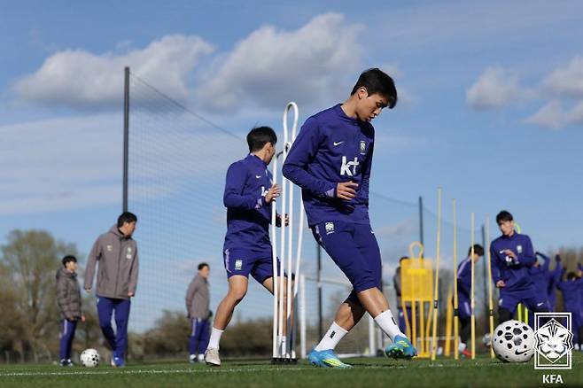 손흥민도, 이강인도 없다! 홍명보호, 코트디부아르전 선발 명단 발표...오현규 원톱→김민재 중심 스리백은 '굳건'[코트디부아르전 라인업]
