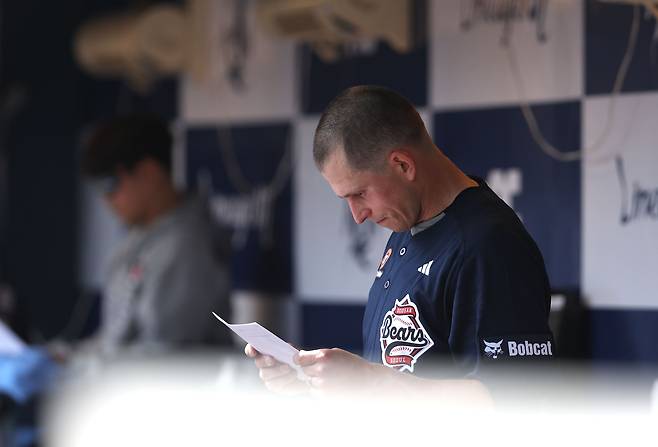 '양의지·박찬호 너마저'…두산, 개막전부터 '4실책 9사사구' 졸전 어쩌나 [창원 현장]