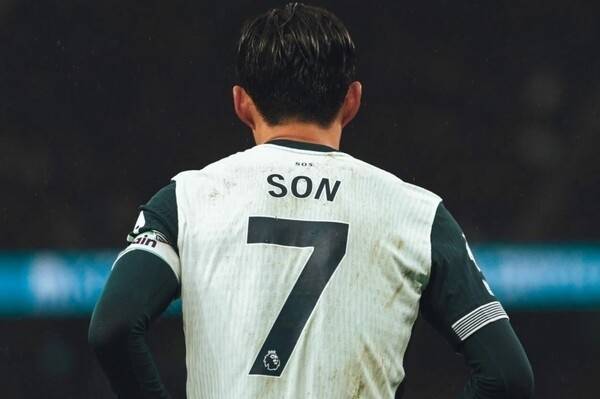 英 한숨 “손흥민같은 레전드 다시 나올까” 사라진 ‘월클’ 선수들 “SON 포함 PL 전설의 시대가 끝나고 있다”