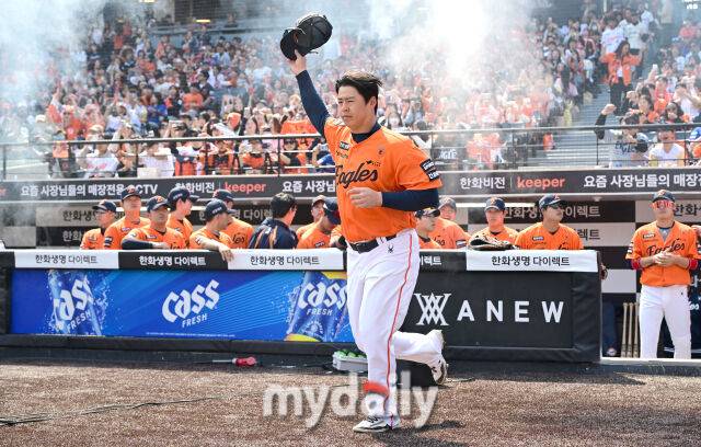 ‘한화 끝내기승 주역인데’ 307억 사나이, 왜 극적 동점타에도 웃지 않았나…삼진-삼진-뜬공-땅볼-땅볼에 미안했다