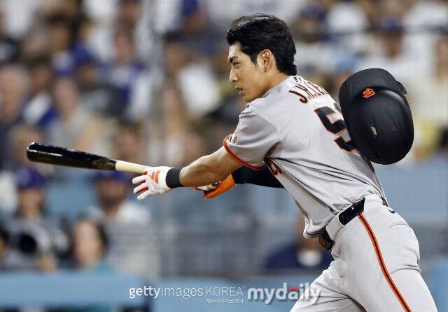 이정후 어쩌나 '최초 불명예 패배' 일원 되다니…'땅볼→뜬공→직선타→직선타→땅볼→삼진→땅볼' 최악의 출발