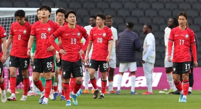 코트디부아르를 브라질로 만든 홍명보호, 김민재 중심 스리백 보완 절실…원정 8강 목표? 수비 개선 없으면 또 참사